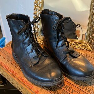 Sonoma size 6, black low boots